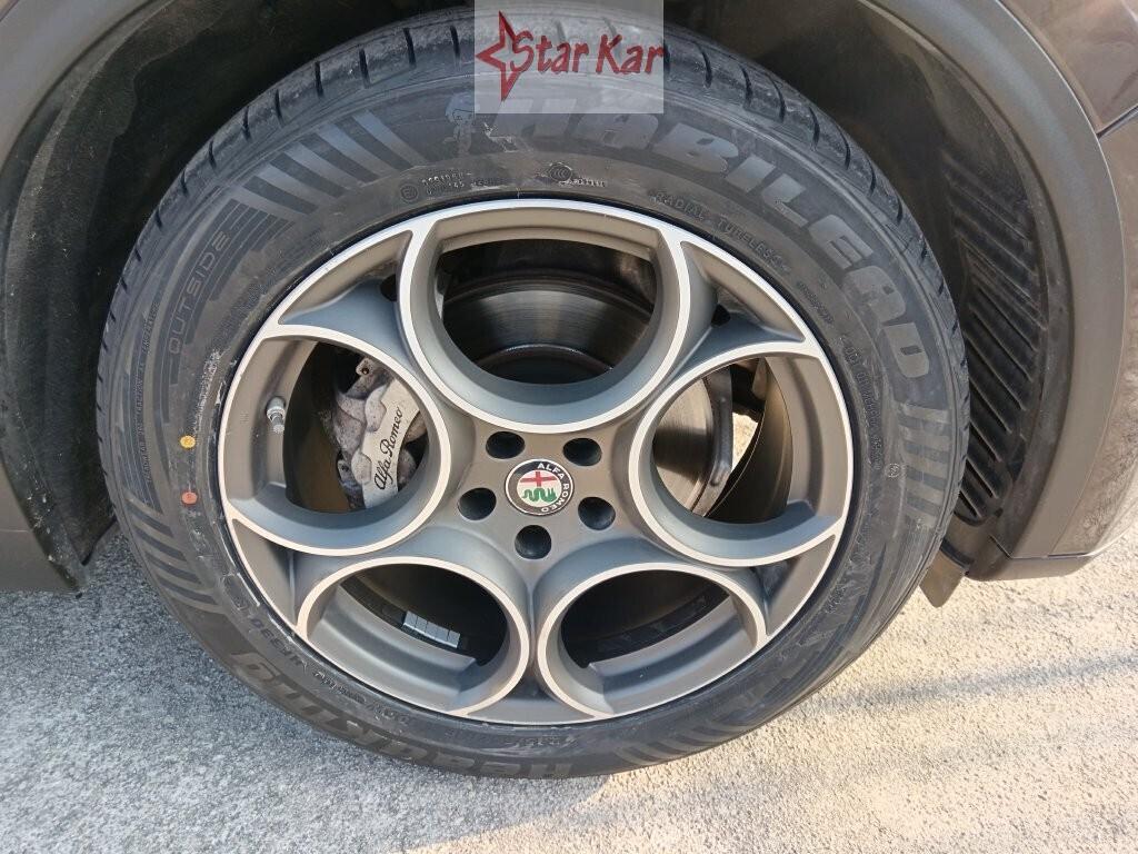 Alfa Romeo Stelvio 2.2 Turbodiesel 160 CV AT8 RWD