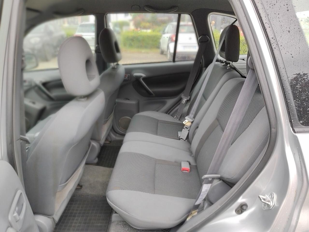 Toyota RAV 4 2.0 Tdi D-4D cat 5p Sol e Gancio