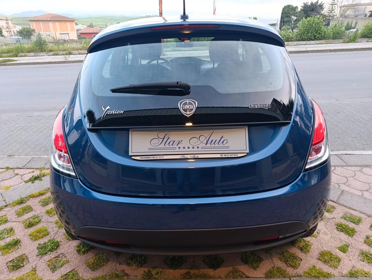 Lancia Ypsilon 1.0 FireFly 5 porte S&S Hybrid Silver