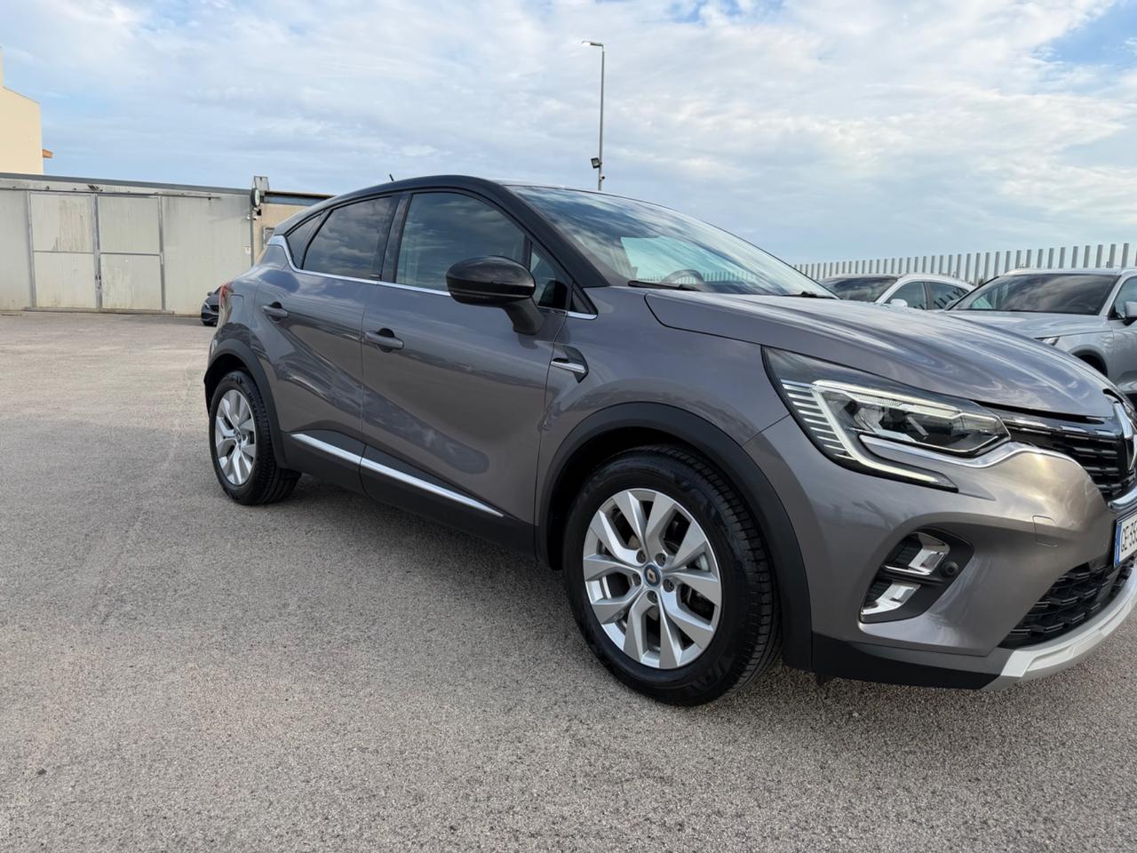 RENAULT CAPTUR FULL HYBRID INTENS FULL LED MY21