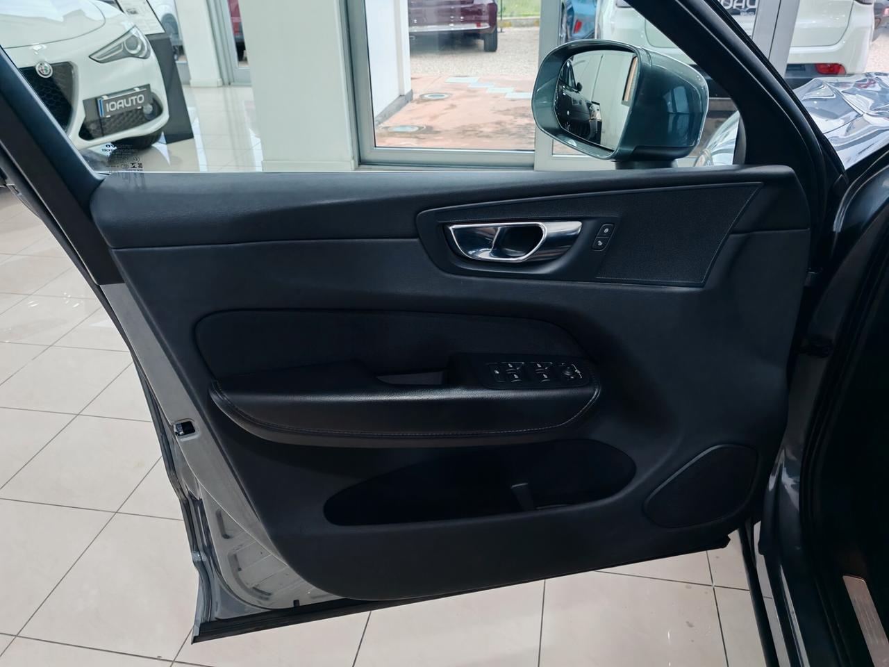 Volvo XC60 2.0d (B4) AWD 197cv Momentum Pro 2021