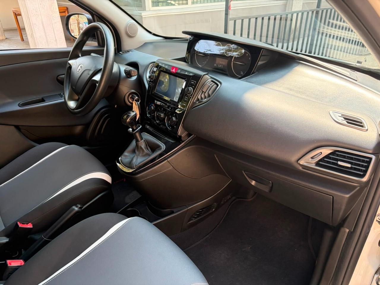 Lancia Ypsilon 1.2 69 CV 5 porte Elefantino*EURO6*NEOPATENTATI