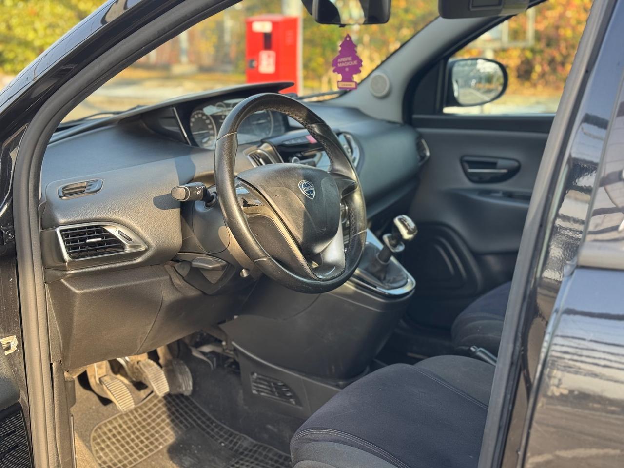 Lancia Ypsilon 1.2 69 CV 5 porte S&S Platinum