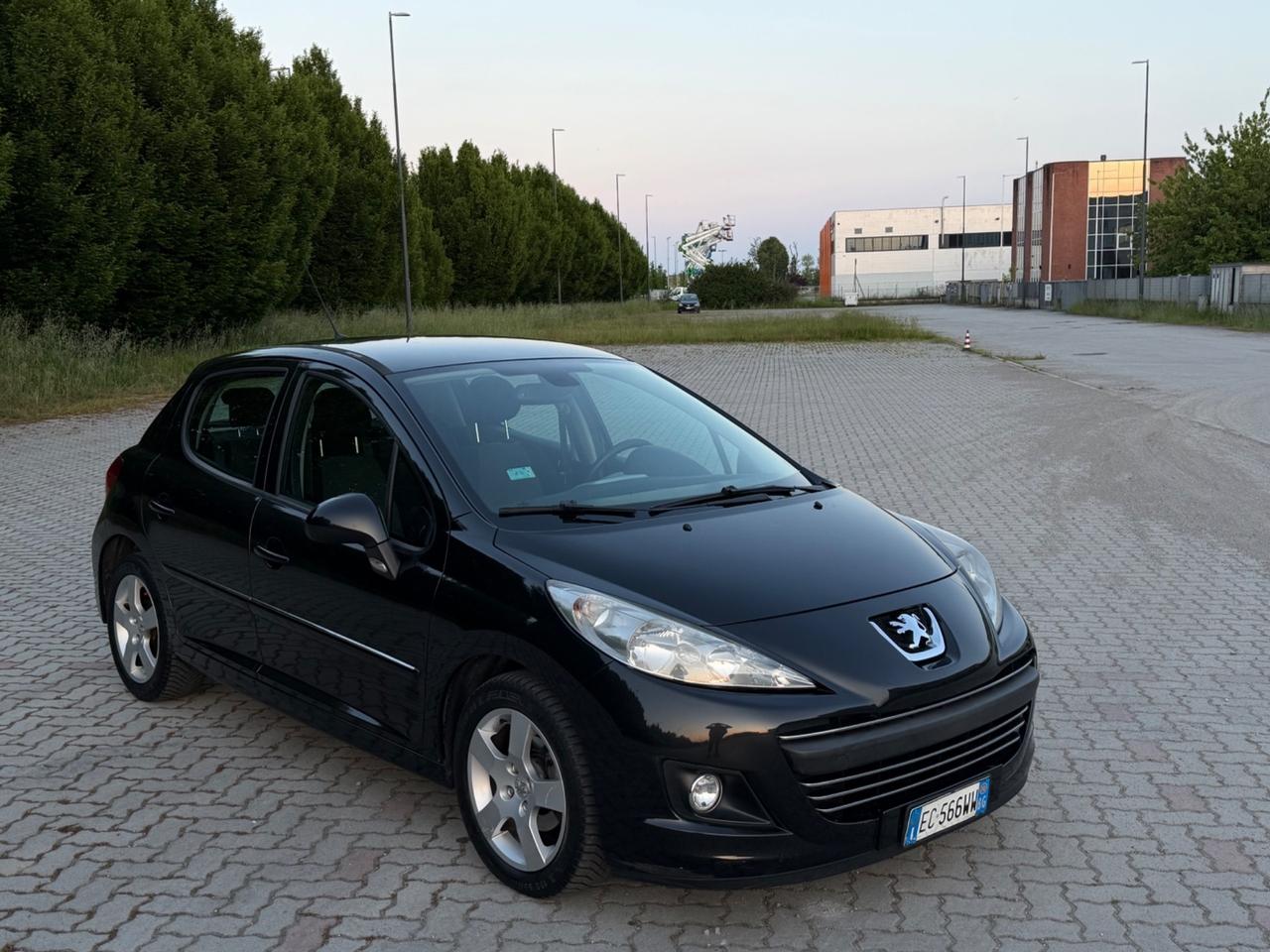 Peugeot 207 1.6 HDi 90CV 5p. 99g