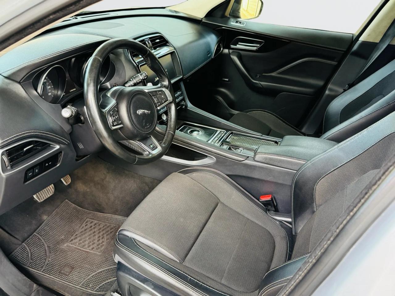 Jaguar F-Pace 2.0 D 240 CV AWD aut. R-Sport*TETTO PANORAMA*