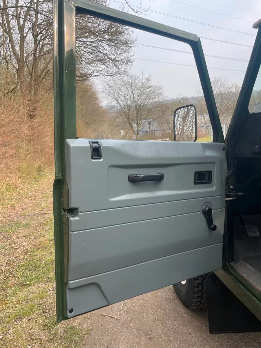 Land Rover Defender 300Tdi SW completamente restaurato