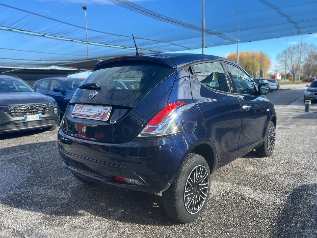 Lancia Ypsilon 0.9 t.air Gold metano 70cv