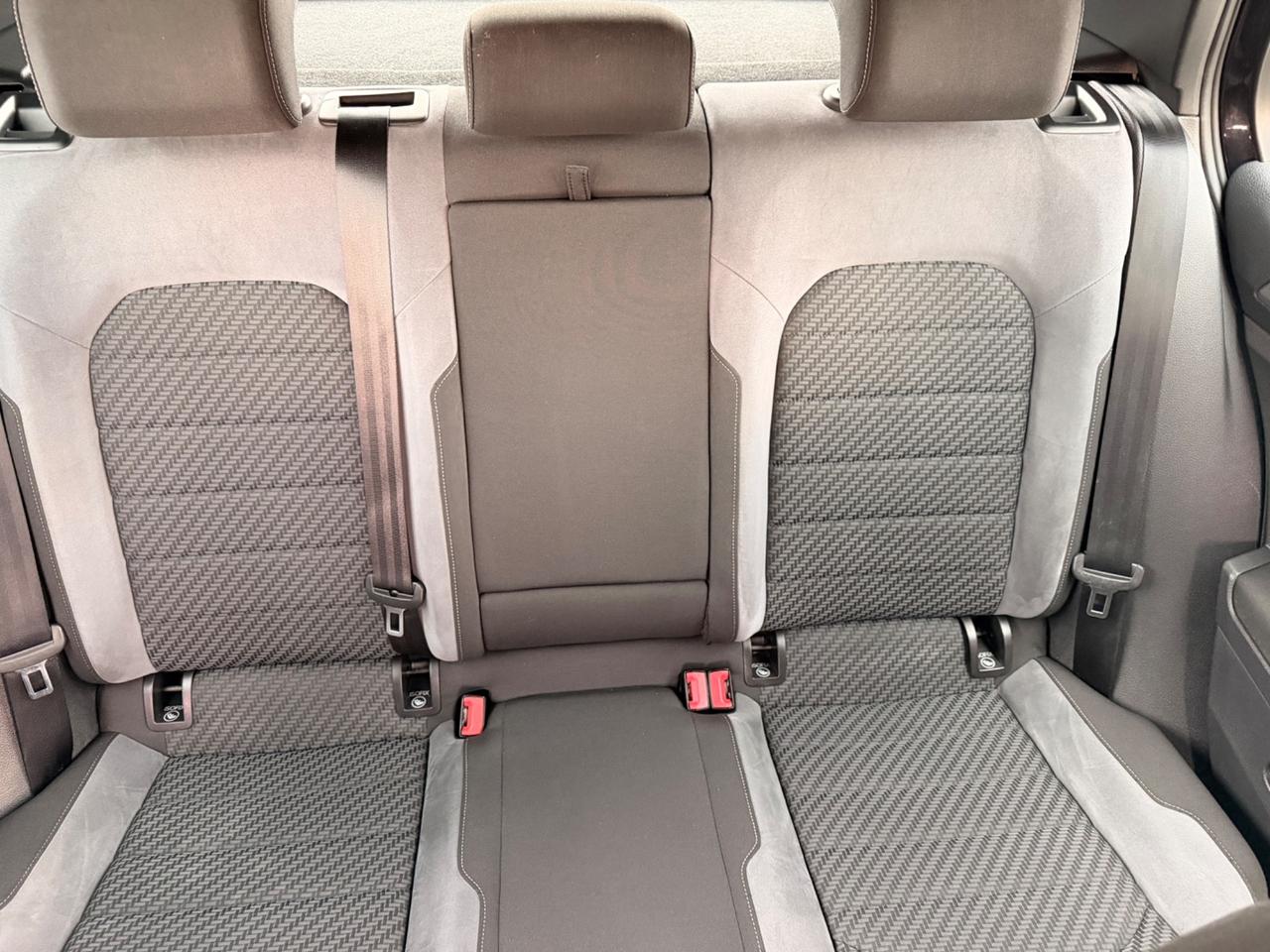 Volkswagen Golf 2.0 TDI DSG 5p. R-Line