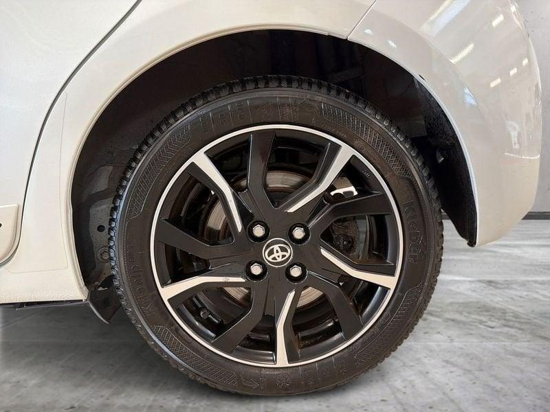 Toyota Yaris 1.5 Hybrid Trend White Edition