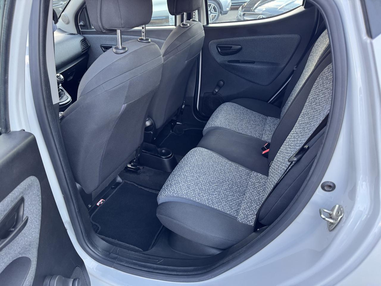 Lancia Ypsilon 1.0 FireFly 5 porte S&S Hybrid Ecochic Silver