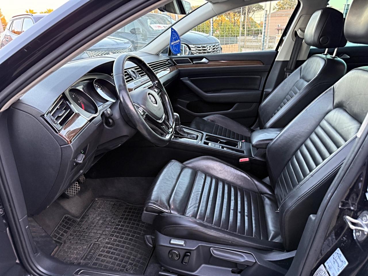 Volkswagen Passat 1.6 TDI SCR DSG Business BMT Garanzia 12 Mesi
