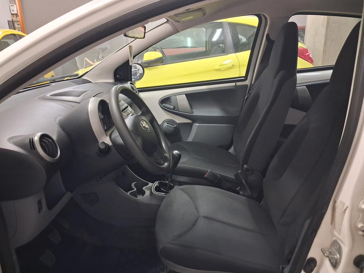 Toyota Aygo 1.0 12V VVT-i 5 porte unico prop 2012
