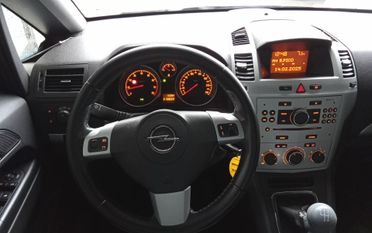 Opel Zafira 1.8 16V GPL-TECH Cosmo