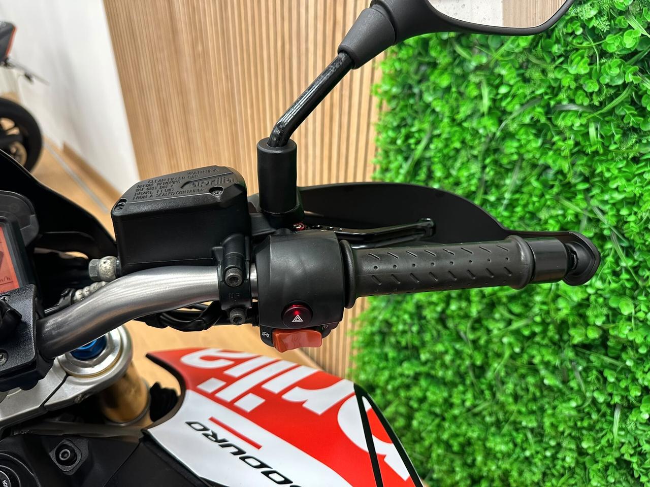 APRILIA DORSODURO 750 FACTORY / DA 99€ AL MESE