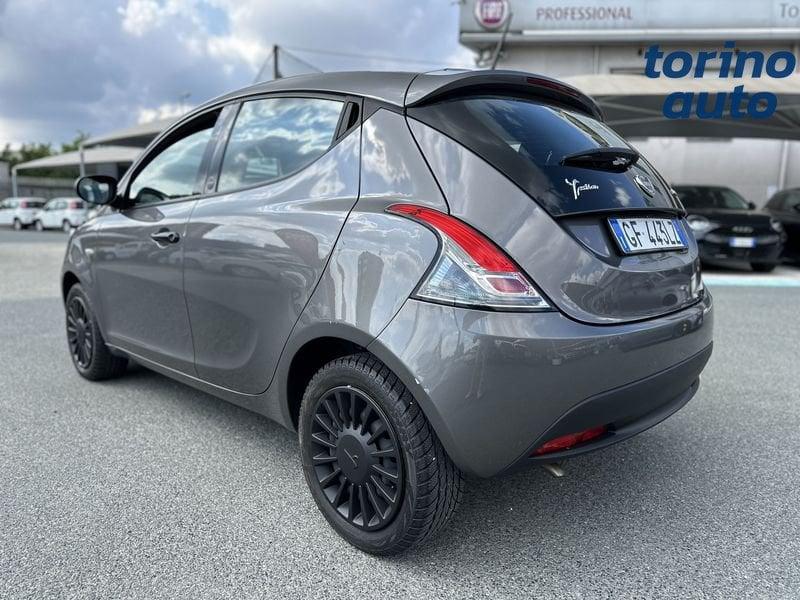 Lancia Ypsilon 1.0 FireFly 5 porte S&S Hybrid Silver