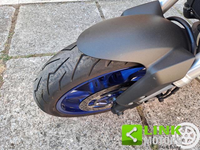 YAMAHA MT-09 .