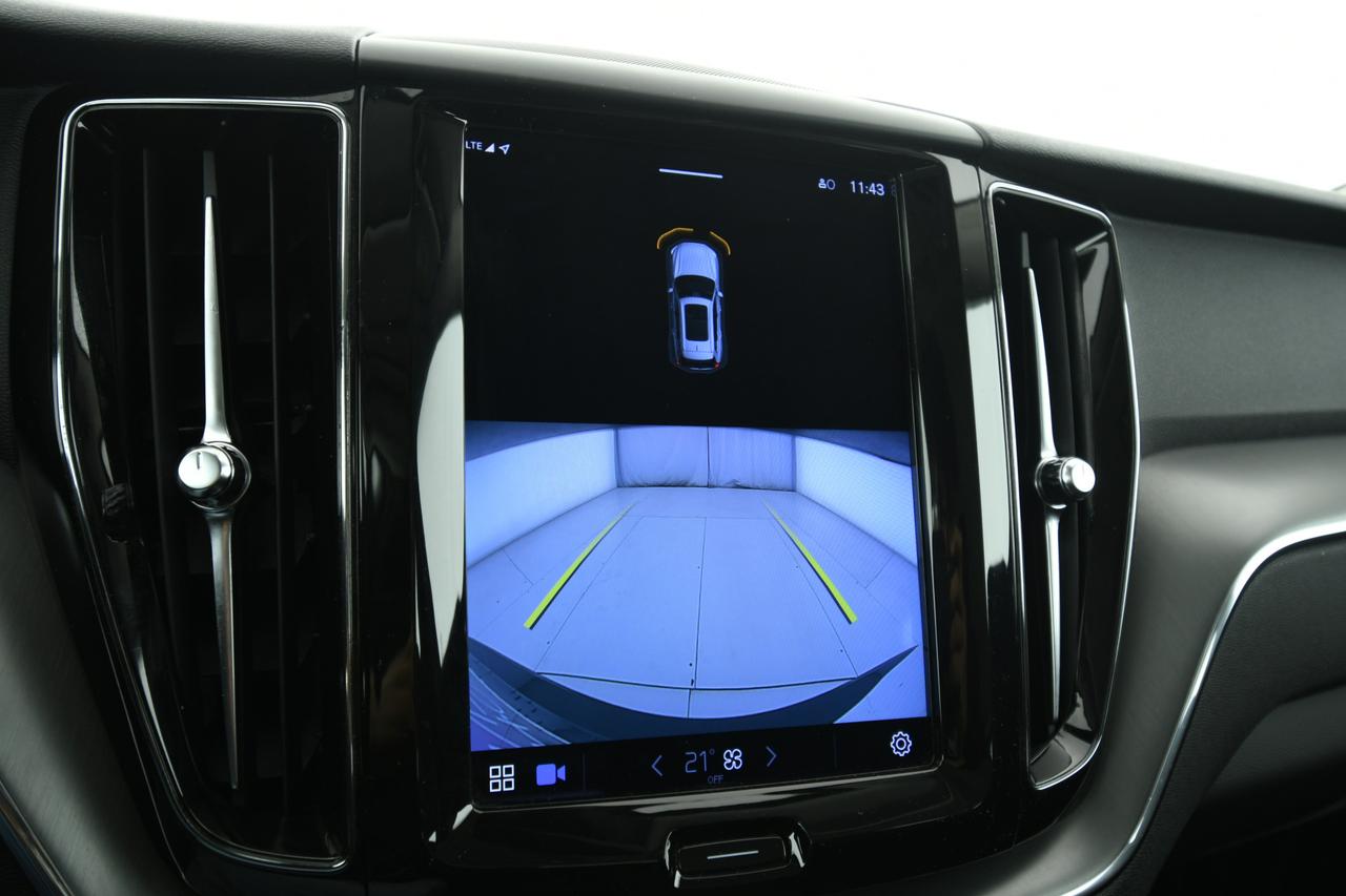 VOLVO XC60 2.0 b4 Momentum awd auto CAMERA+APP CONNECT+FULL LED
