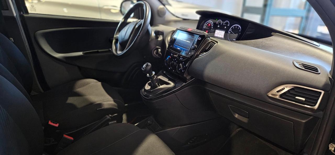 Lancia Ypsilon 1.0 HYBRID 5 porte Posti Gold