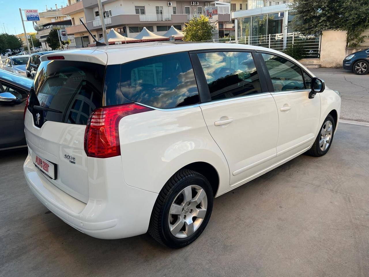 Peugeot 5008 1.6 e-HDi 115CV Stop&Start cambio robotizzato Active