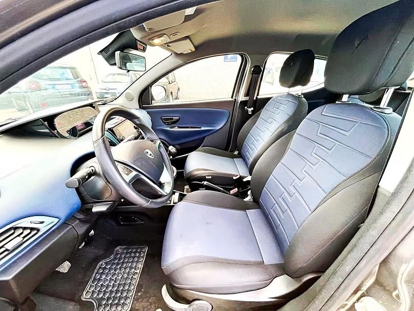 Lancia Ypsilon 1.0 FireFly 5 porte S&S Hybrid Platino