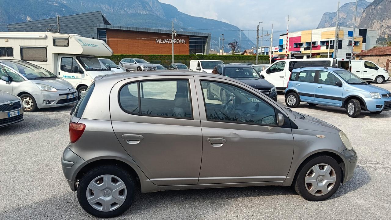 Toyota Yaris 1.3i 16V cat 5 porte Sol