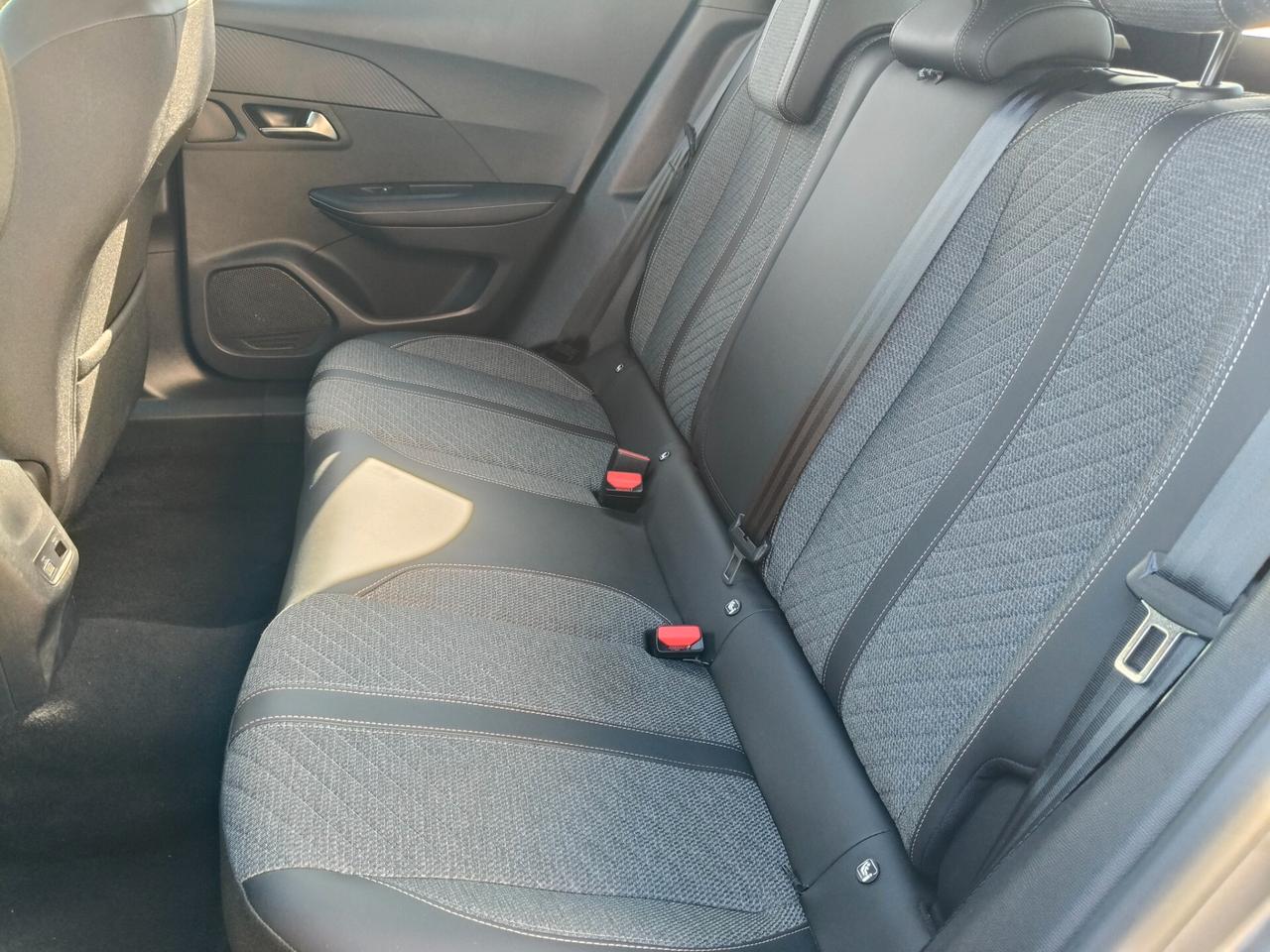 Peugeot 2008 1.5 BlueHDi 130CV EAT8 Allure