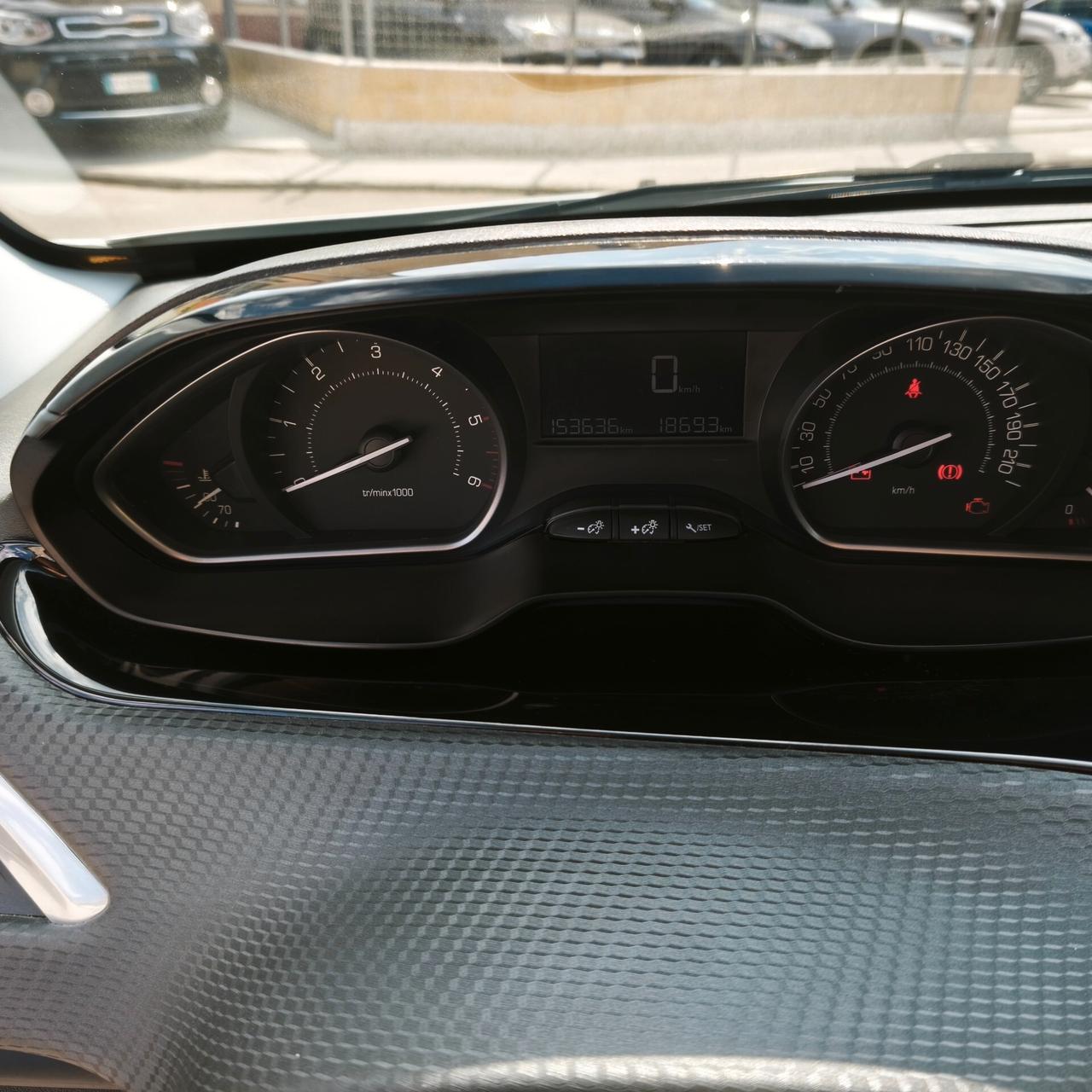 Peugeot 2008 BlueHDi 120 S&S Allure E6B
