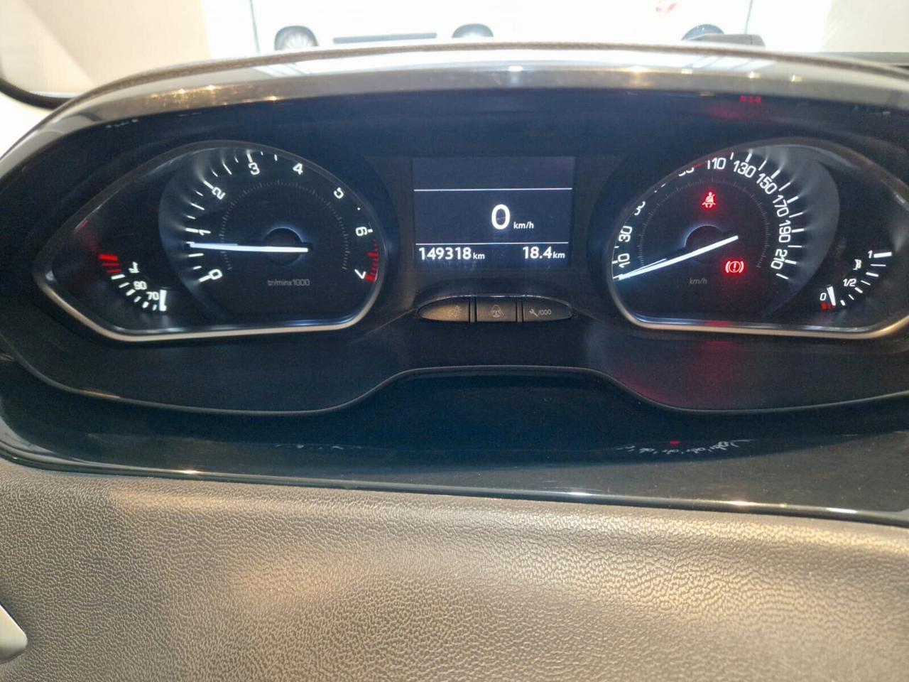 Peugeot 208 1.2 VTi 82 CV 5 porte allure