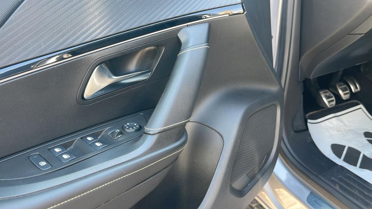 Peugeot 2008 GT LINE 1.2 Puretech Gancio traino omologato