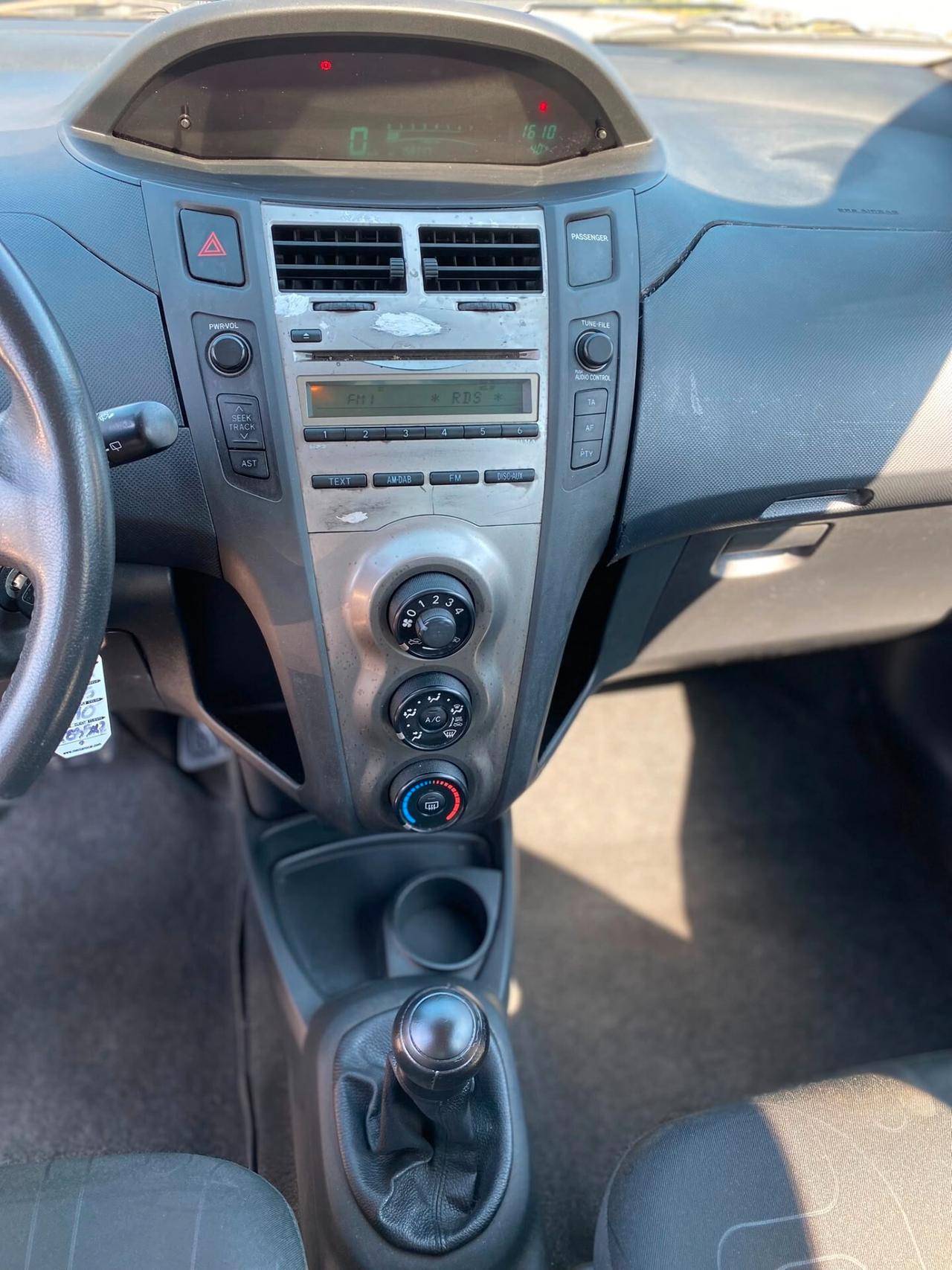 Toyota Yaris 1.0 5 porte