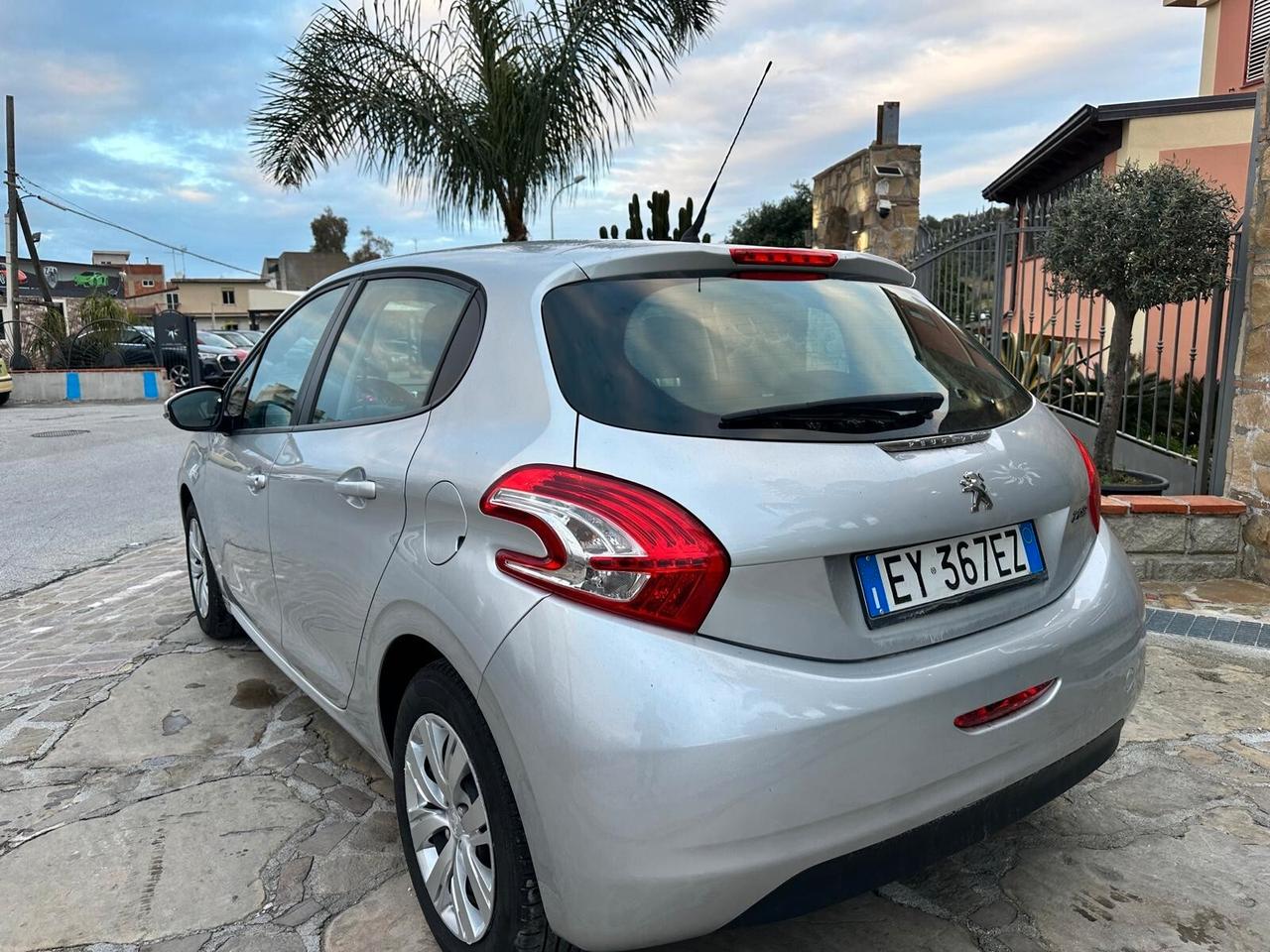 Peugeot 208 BlueHDi 100 5 porte GT Line