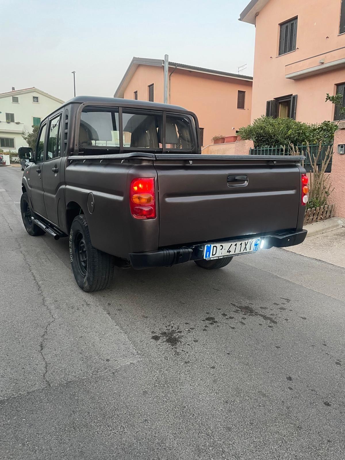 Mahindra Goa 2.5 CRDe 4WD SC Pick-Up Rib. Tril.
