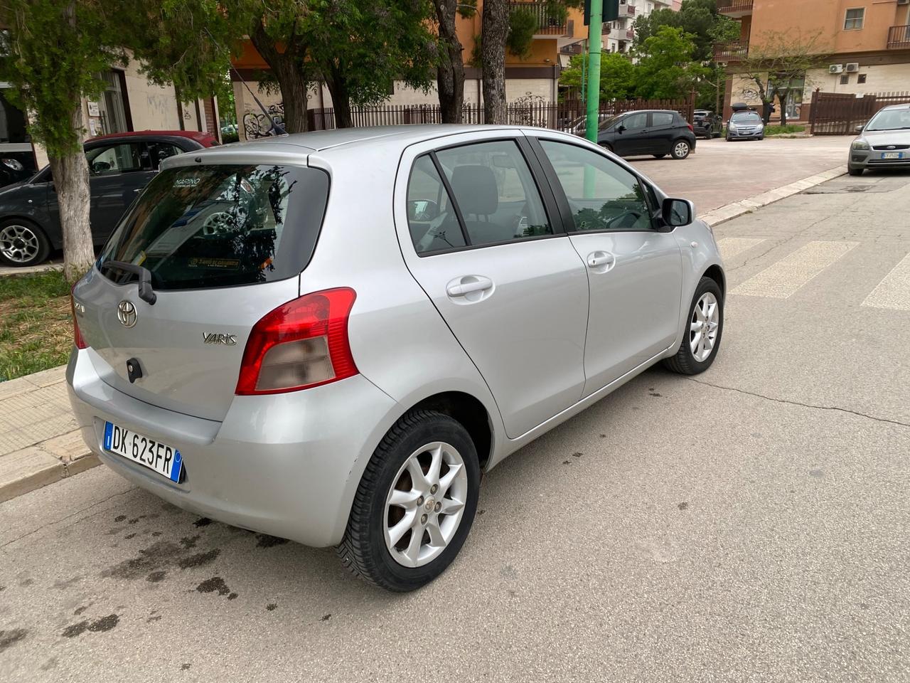 Toyota Yaris 1.0 5 porte Sol