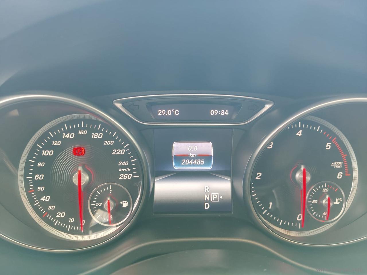 MERCEDES-BENZ GLA 200 d Automatic Sport