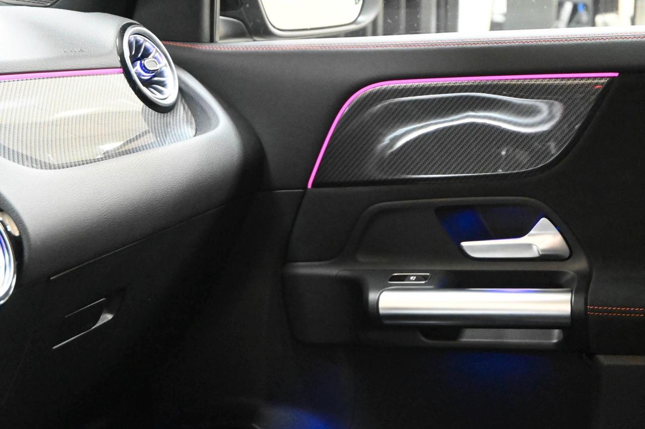 MERCEDES GLA (H247) GLA 200 d Automati...