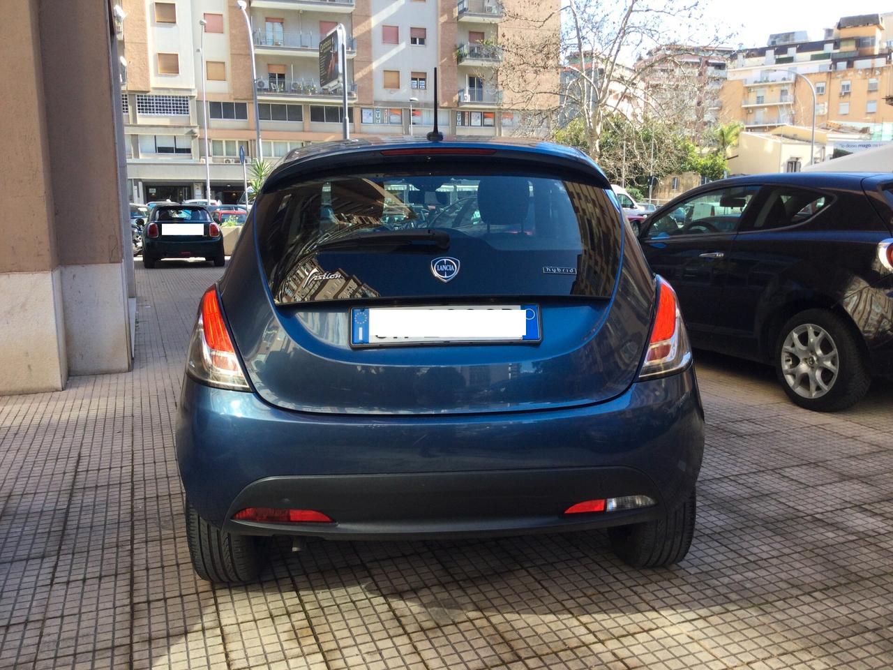 Lancia Ypsilon 1.0 FireFly 5 porte S&S Hybrid Ecochic Silver