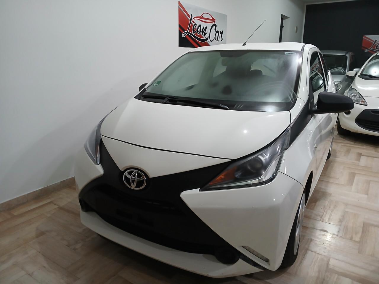 Toyota Aygo 1.0 VVT-i 69 CV 5 porte x-cool