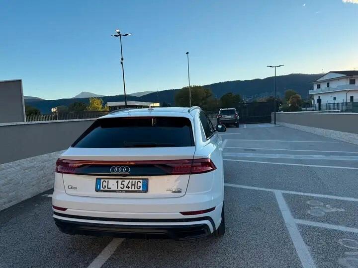Audi Q8 50TDI 286CV COMPETITION BANG&OLUFSEN 23" CARBONIO