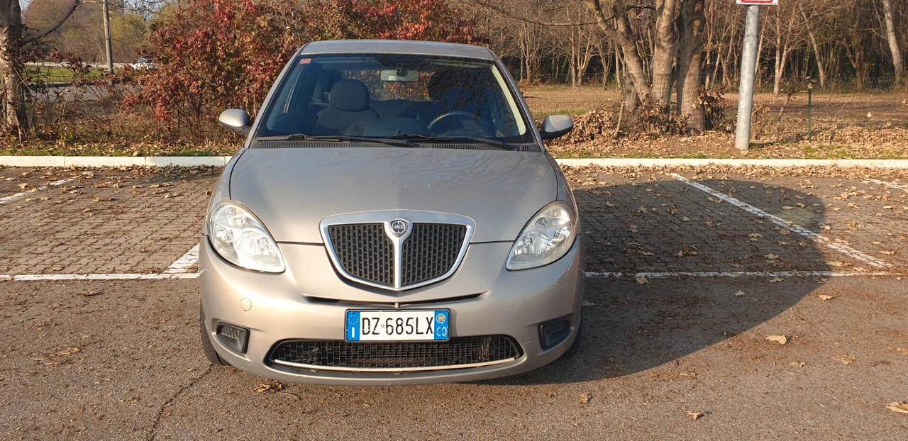 Lancia Ypsilon 1.4 Oro