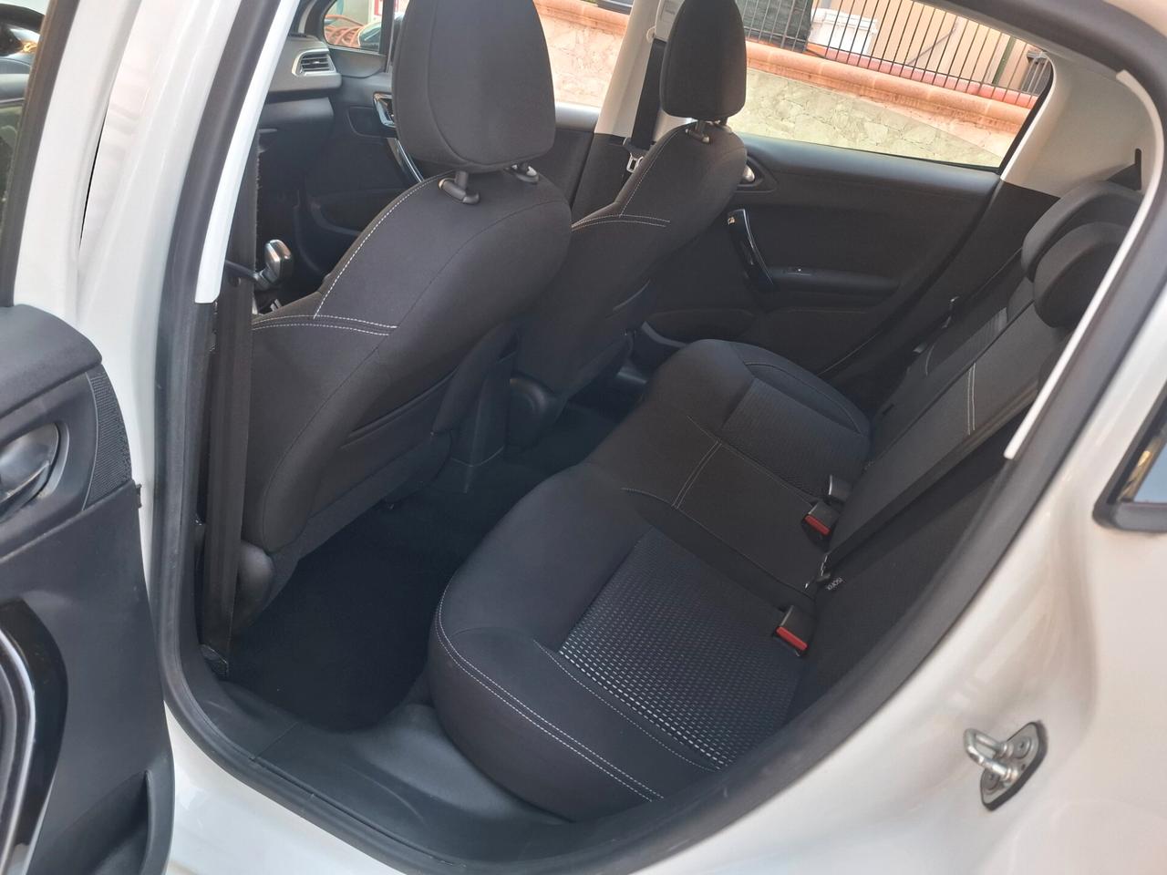 Peugeot 208 - 1.6 100 CV NAVIGATORE | LED