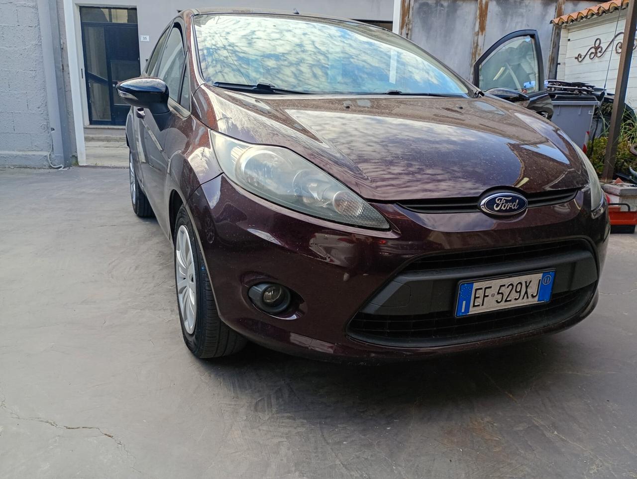 Ford Fiesta 1.4 TDCI Titanium 5 Porte – Economica e Affidabile