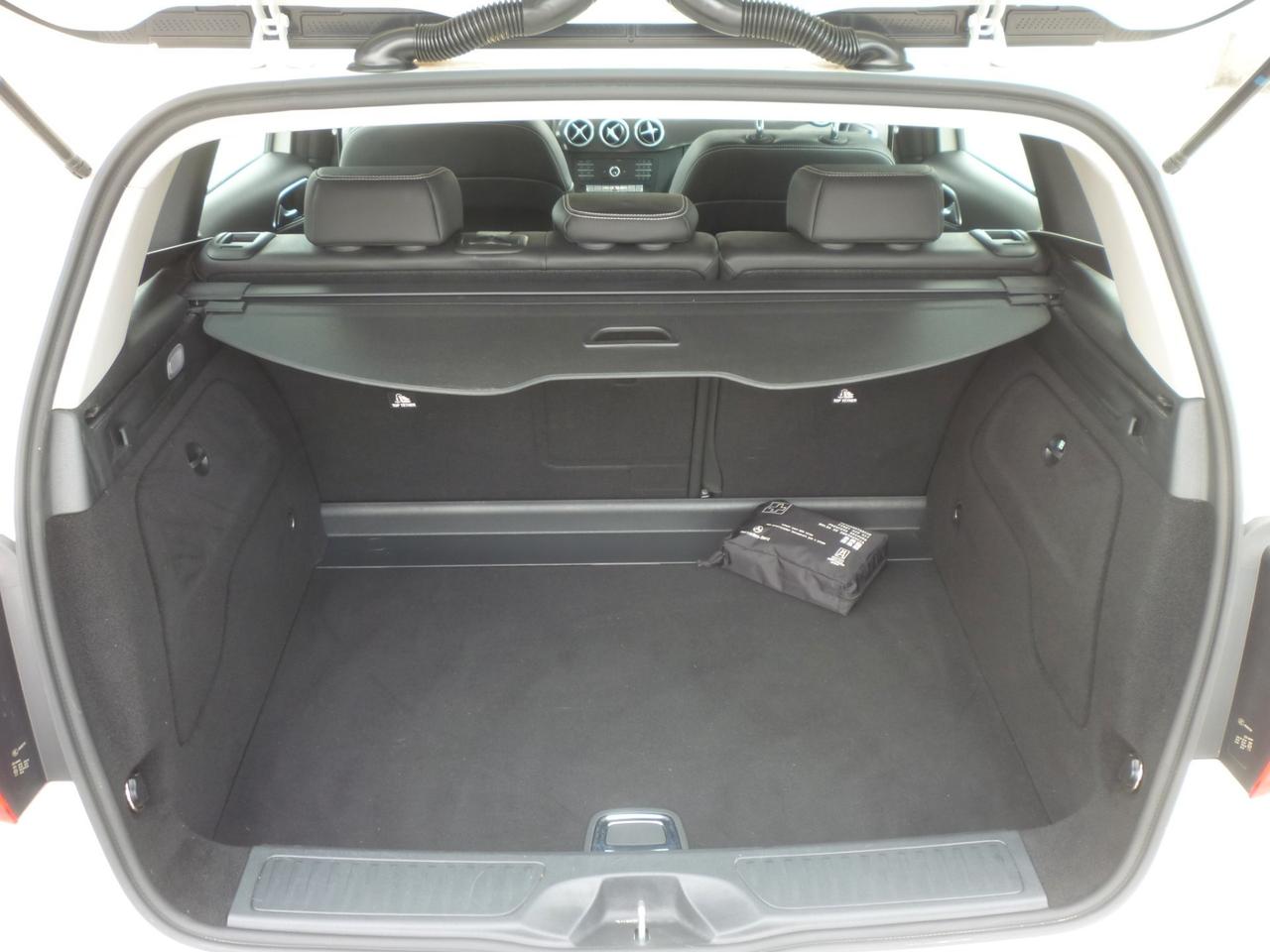 Mercedes-Benz B 180 122 CV Urban Style Edition BIANCO 2019