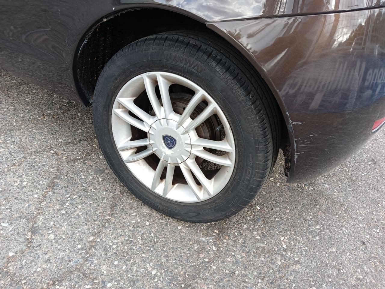 Lancia Ypsilon 1.2 Argento
