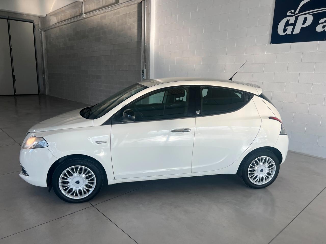 Lancia Ypsilon 1.2 69 CV 5 porte GPL Ecochic Gold OK NEOPATENTATI