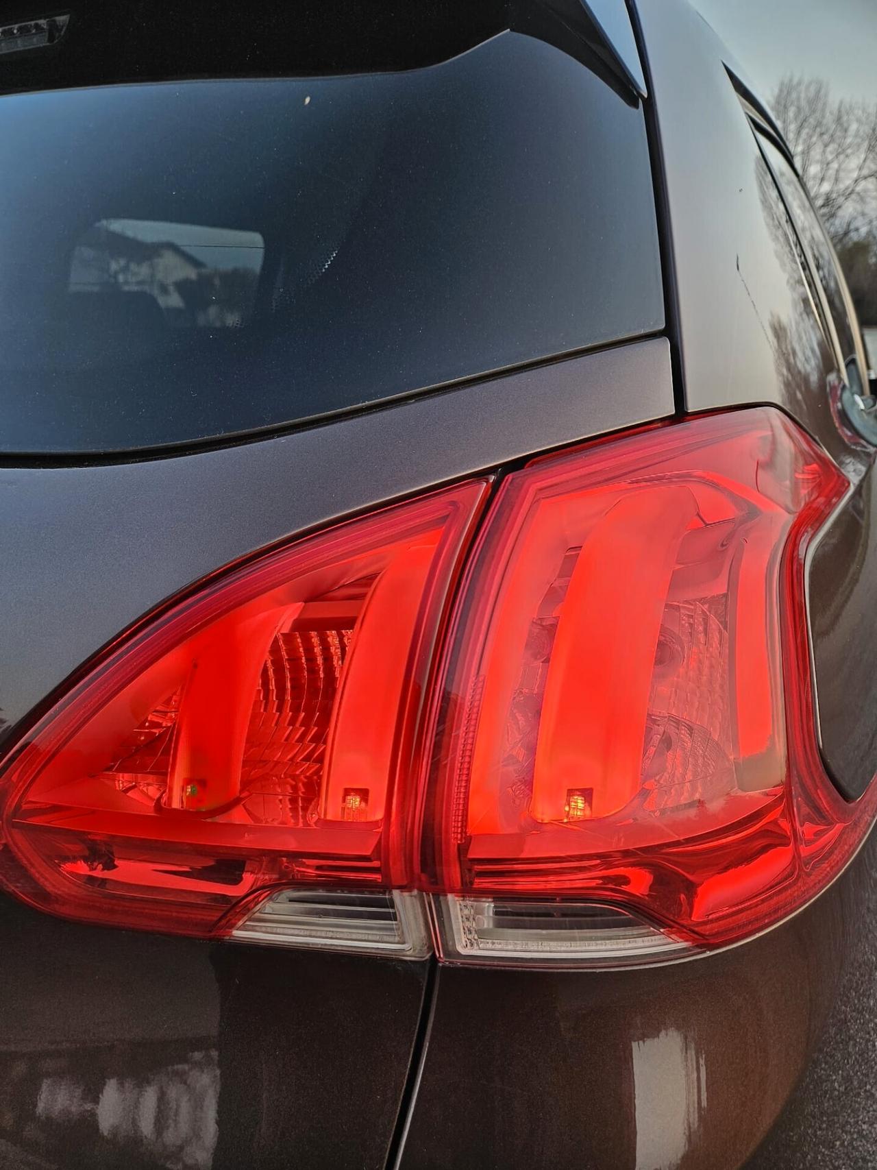 Peugeot 2008 NEOPATENTATI