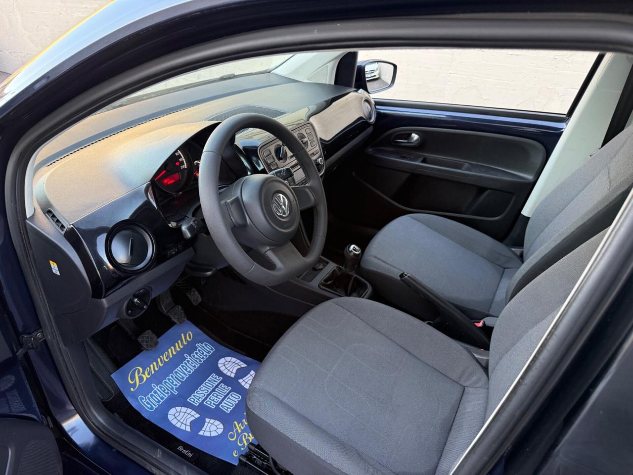Volkswagen up! 1.0benzina - 2013