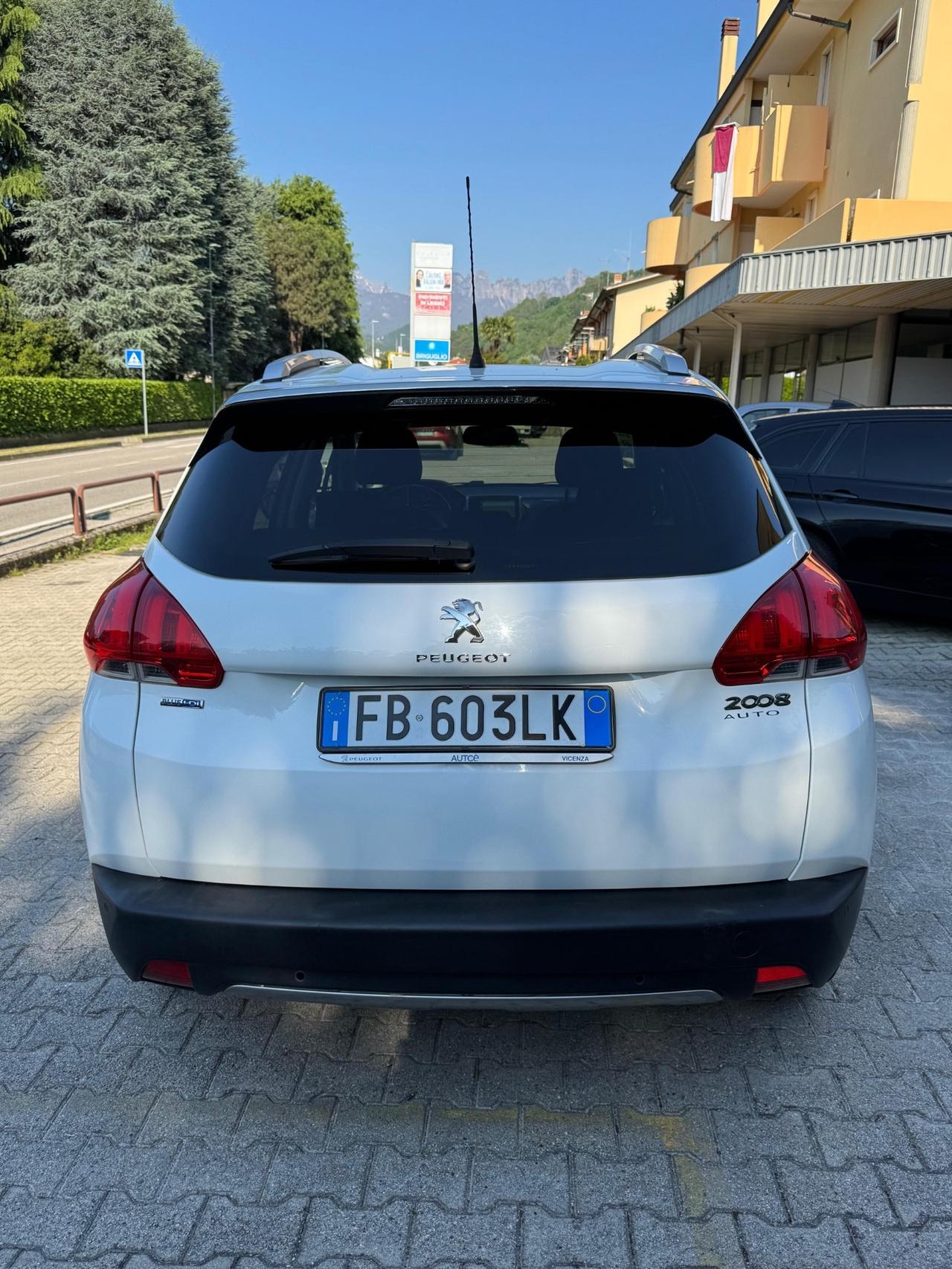 Peugeot 2008 BlueHDi 100 Black Matt