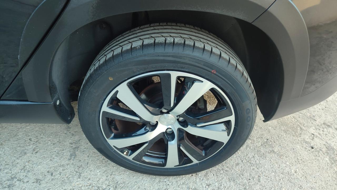 Peugeot 2008 BlueHDi 100 Allure