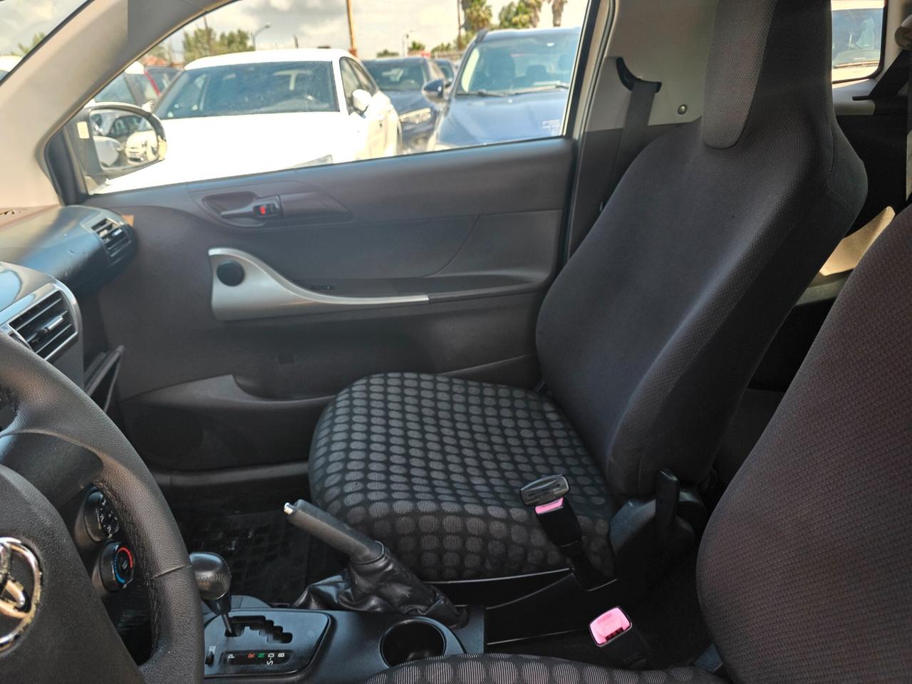 Toyota iQ 1.0 Multidrive