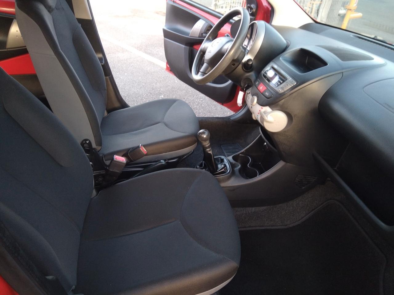 Toyota Aygo 1.0 12V VVT-i 5 porte Cool Soda Connect x neopatentati